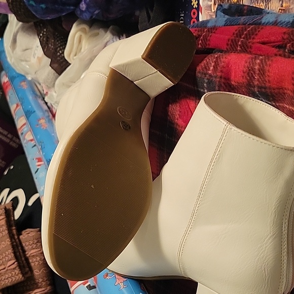 Off White ankle Boots by  Worthington - Picture 5 of 6